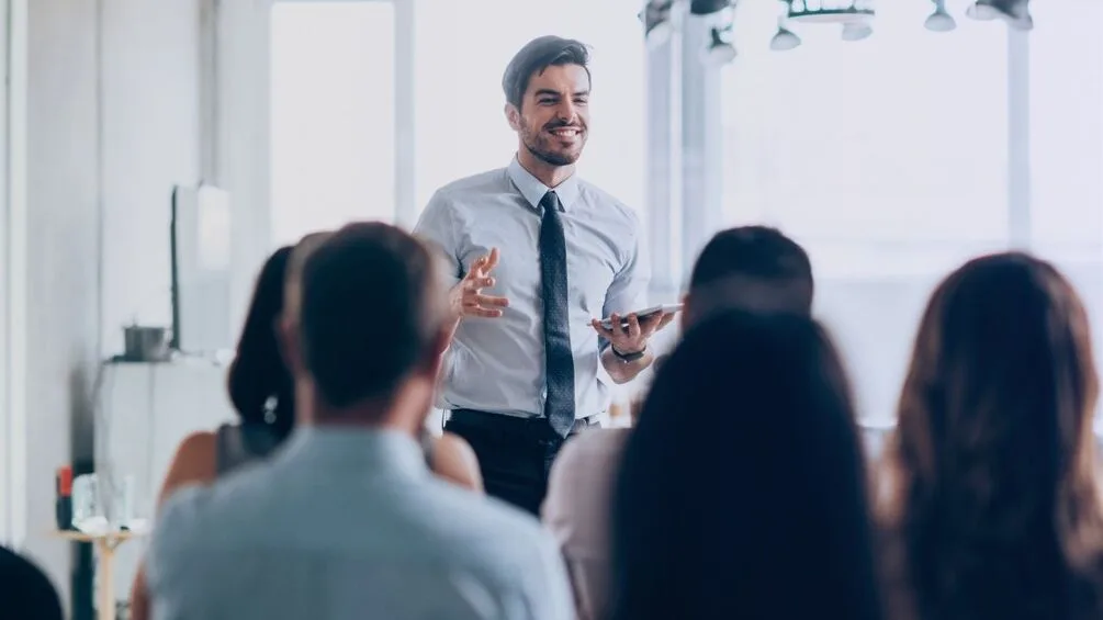 Mastering Apprenticeship Curriculum Design